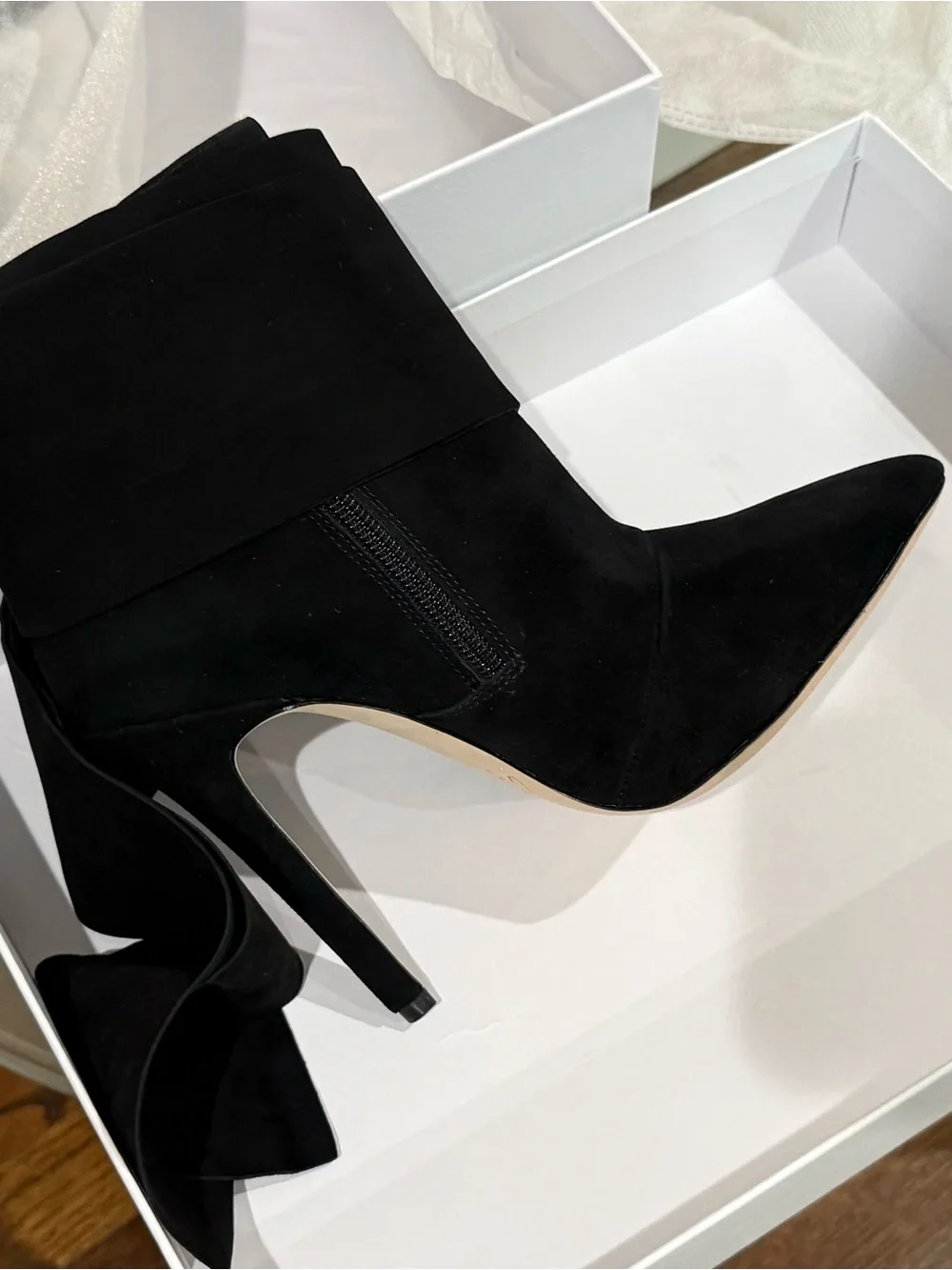 Aminah Abdul Jillil elegant black